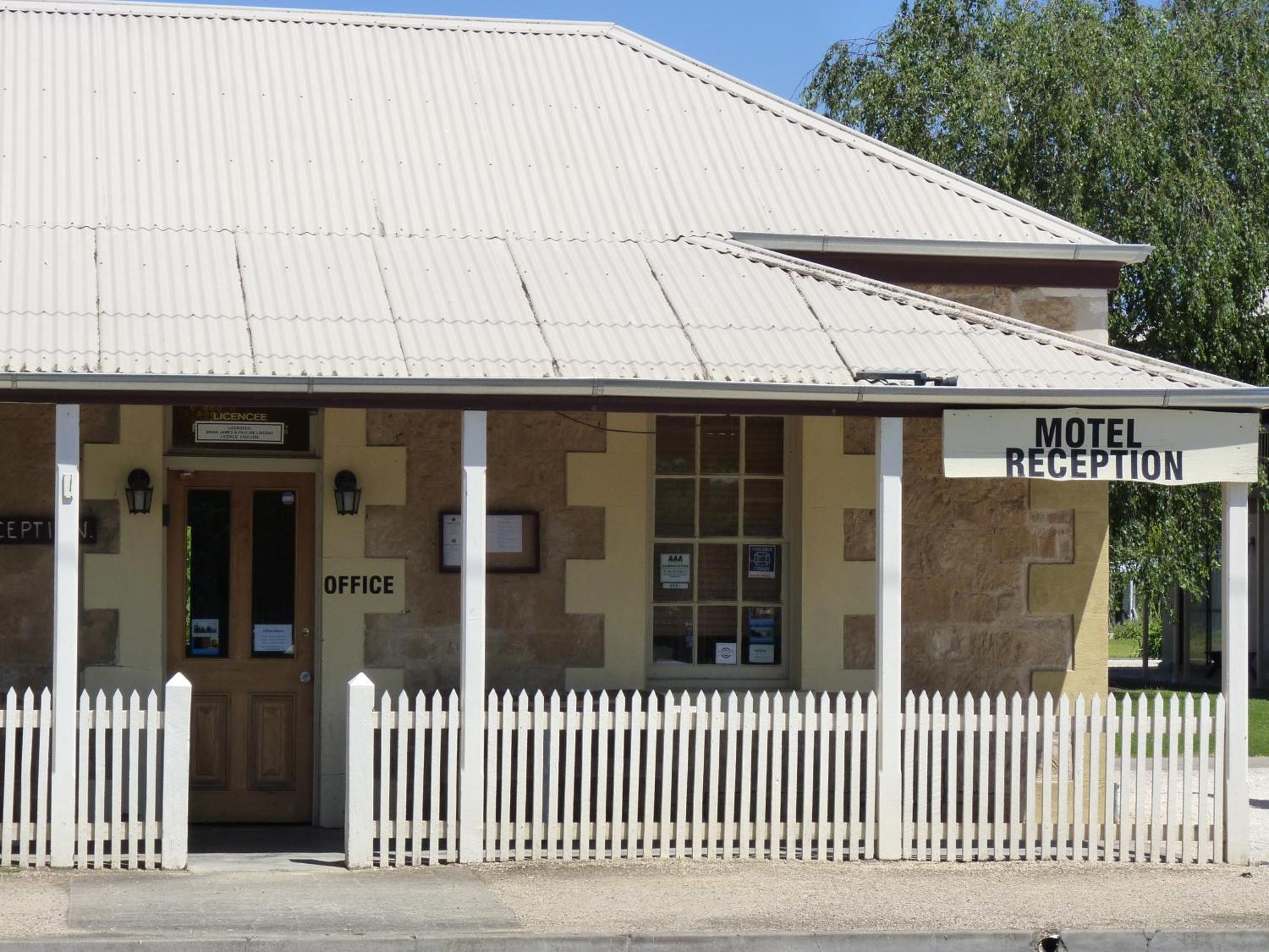 Coonawarra Motor Lodge Penola Dış mekan fotoğraf